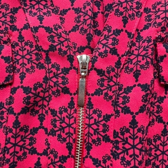 Like New Express Red and Black snowflake print 3/4 gold zip-top Size M - Picture 7 of 11